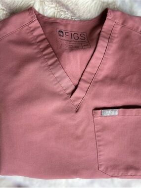 FIGS Catarina One Pocket V-Neck Scrub Top in Mauve